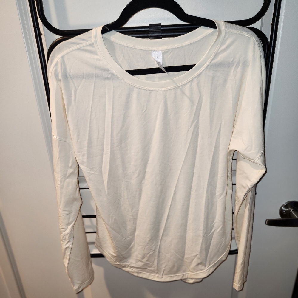 Vitality Versa Full Long Sleeve in Oat. Size small.
